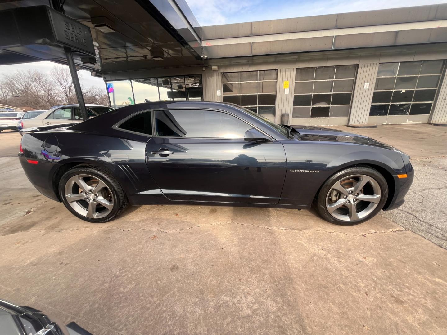 2014 BLUE CHEVROLET CAMARO 1LT Coupe 1LT (2G1FB1E35E9) with an 3.6L V6 DOHC 24V FFV engine, 6-Speed Automatic transmission, located at 8101 E. Skelly Dr., Tulsa, OK, 74129, (918) 592-3593, 36.121891, -95.888802 - Photo#1